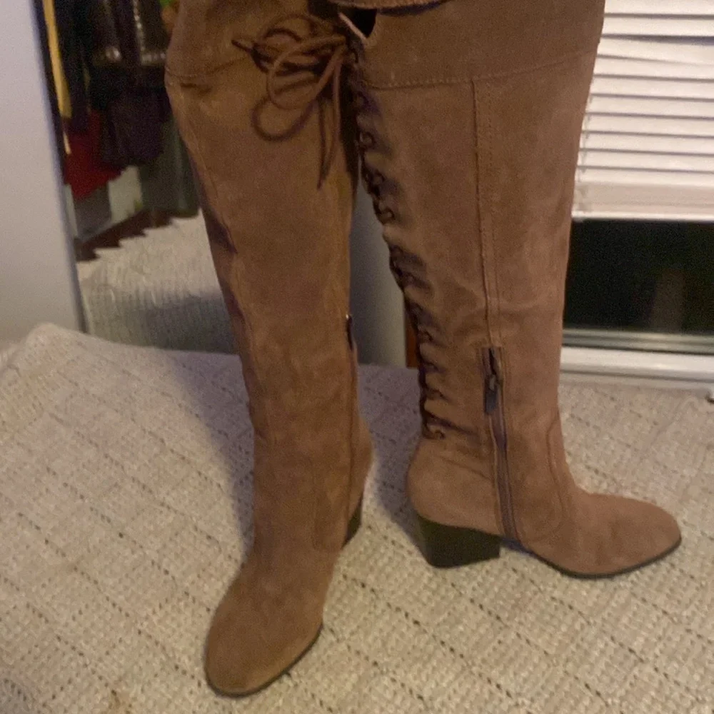 🦊 👢Tall lace brown suede with buckle. EUC. All heights pictured. 3 inch heel. - Picture 16 of 16